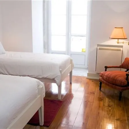 Charming 4 Bedroom Apartment In Lisbon *